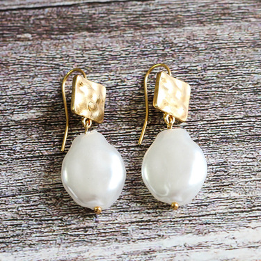 Astra – Vintage Freshwater Pearl Earrings